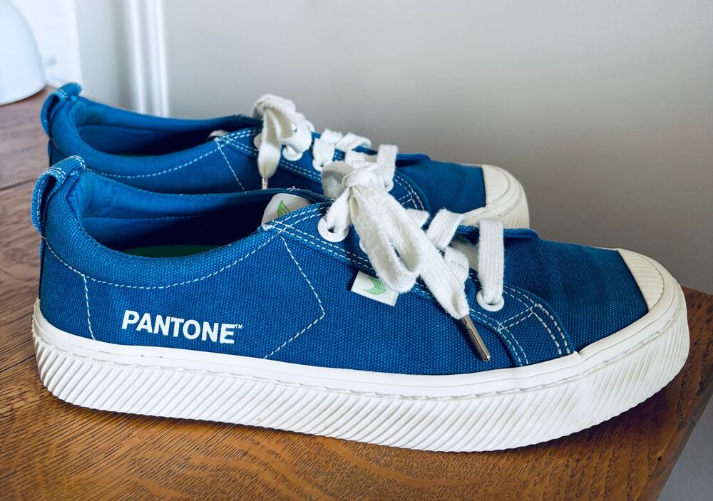 Cariuma Oca Low Pantone Classic Blue Sneakers, Size 6.5 Women/Size 5 Men